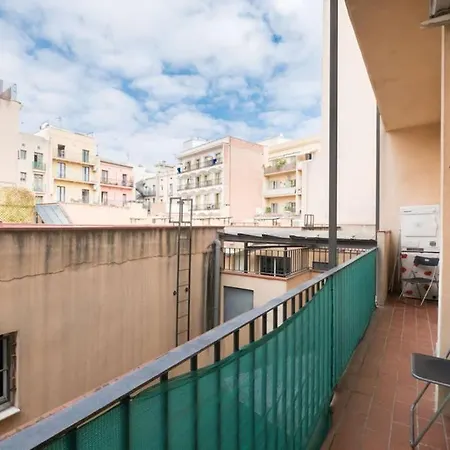 5 Pax Santa Monica Ramblas Apartment