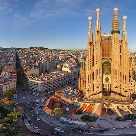 5 Pax Santa Monica Ramblas Barcelona